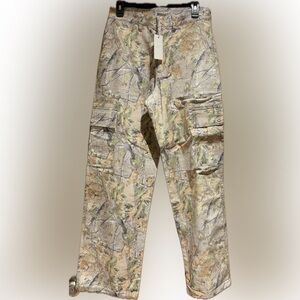 Medium Camouflage Cargo Pants
Lightweight